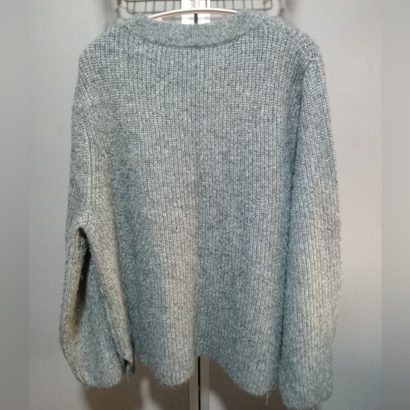 NWOT Grey Slouchy Oversized Grey Knit Sweater - Picture 2 of 9